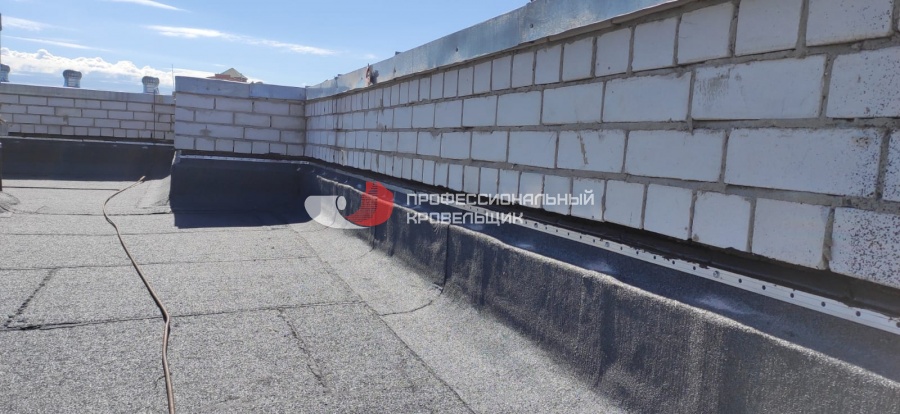 Примыкания выполнены под рейку